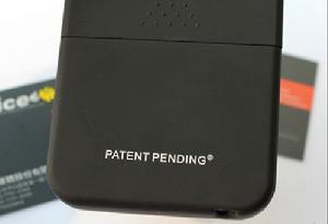 機身背面銘刻有：PATENT PENDING（正在申請專利）字樣，看來目前的蘋果皮520還不算合法