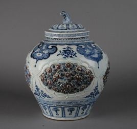 元青花釉里紅鏤雕蓋罐 元青花釉里紅鏤雕蓋罐