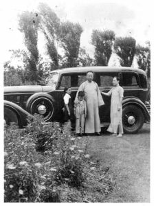 韓復達夫婦與女兒韓樂、兒子韓滬在上海