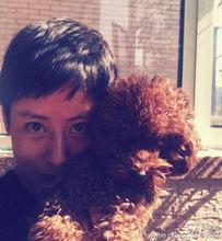 劉瑜和她的寵物狗