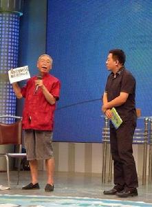 “板磚大爺”參加《開講天下》節目