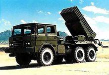 81式122mm輪式自行火箭炮