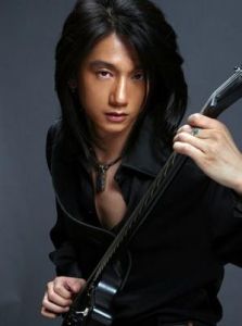 高旗[超載樂隊主唱]