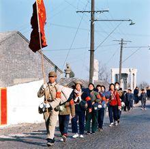 1966年大串聯紅衛兵走過盧溝橋