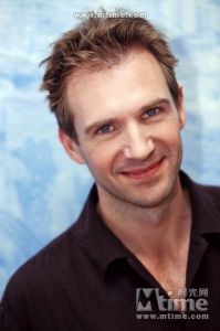 拉爾夫·費因斯