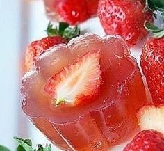 草莓涼粉奶凍 草莓涼粉奶凍