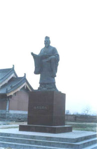 香港孔教學院名譽院長湯恩佳先生捐贈的張載銅像