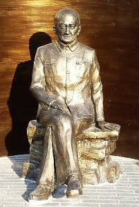 錢學森銅像