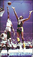 張伯倫延續湖人中鋒傳統