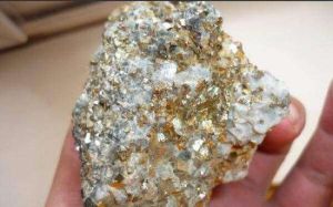 金礦石