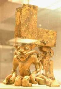 人操蛇屏風銅托座 人操蛇屏風銅托座